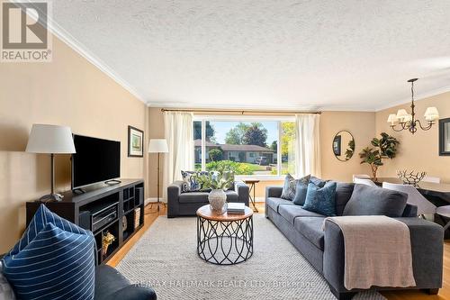 4 Panmure Crescent, Toronto, ON - Indoor Photo Showing Living Room