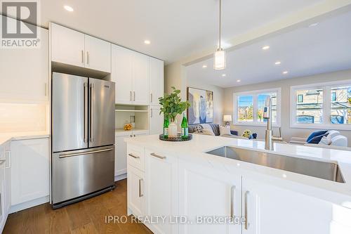 1326 Meredith Avenue, Mississauga, ON - Indoor Photo Showing Kitchen With Upgraded Kitchen