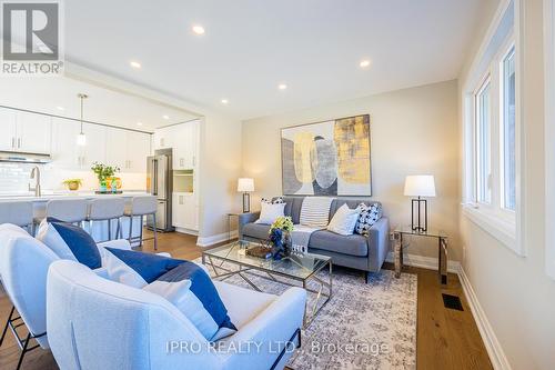 1326 Meredith Avenue, Mississauga, ON - Indoor Photo Showing Living Room