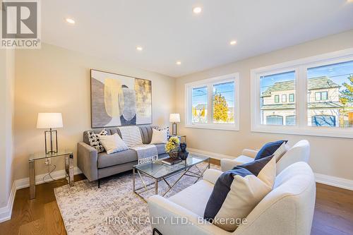 1326 Meredith Avenue, Mississauga, ON - Indoor Photo Showing Living Room