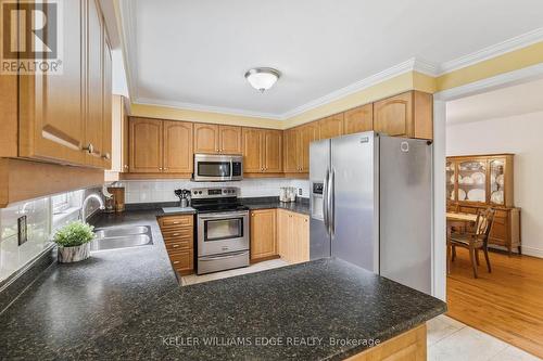 2060 Hunters Wood Drive, Burlington, ON - Indoor Photo Showing Kitchen With Double Sink