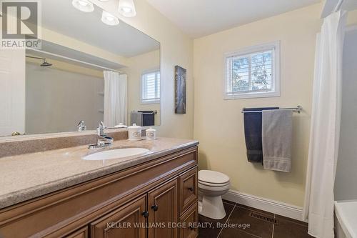 2060 Hunters Wood Drive, Burlington, ON - Indoor Photo Showing Bathroom