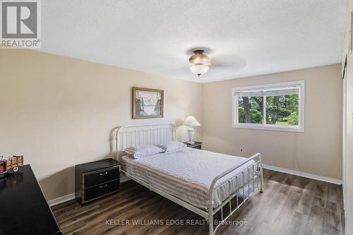 2060 Hunters Wood Drive, Burlington, ON - Indoor Photo Showing Bedroom