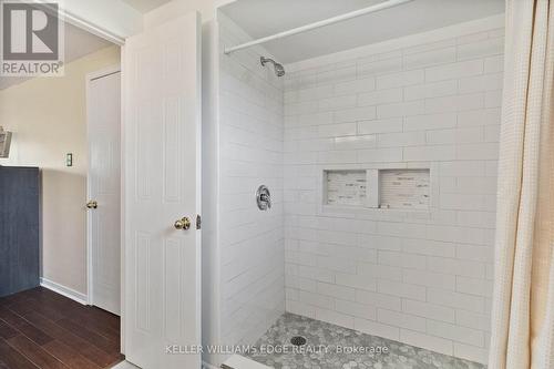 2060 Hunters Wood Drive, Burlington, ON - Indoor Photo Showing Bathroom