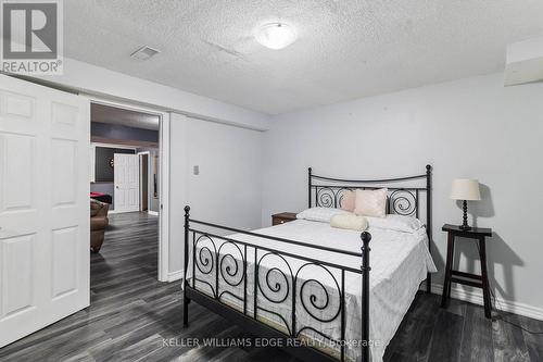 2060 Hunters Wood Drive, Burlington, ON - Indoor Photo Showing Bedroom