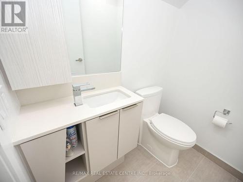 6004 - 3900 Confederation Parkway, Mississauga, ON - Indoor Photo Showing Bathroom