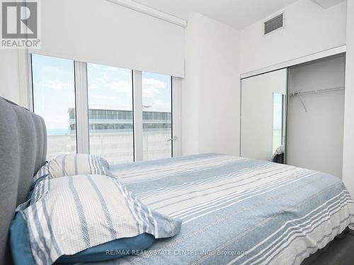 6004 - 3900 Confederation Parkway, Mississauga, ON - Indoor Photo Showing Bedroom