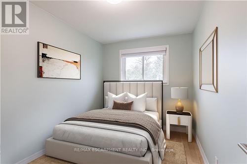 138 Oakdale Drive, Oakville, ON - Indoor Photo Showing Bedroom