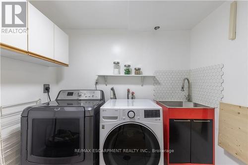 138 Oakdale Drive, Oakville, ON - Indoor Photo Showing Laundry Room