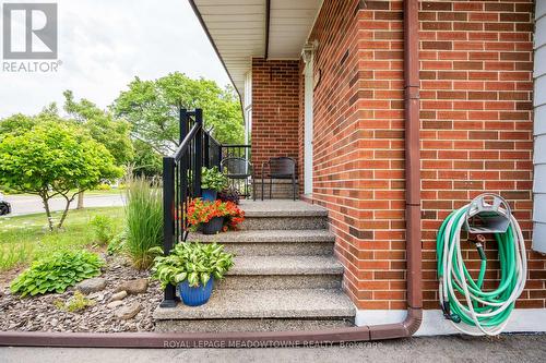 131 Meadowlark Drive, Hamilton, ON - Outdoor With Exterior