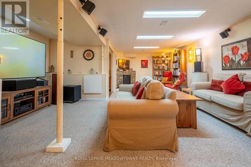 131 Meadowlark Drive, Hamilton, ON - Indoor Photo Showing Living Room