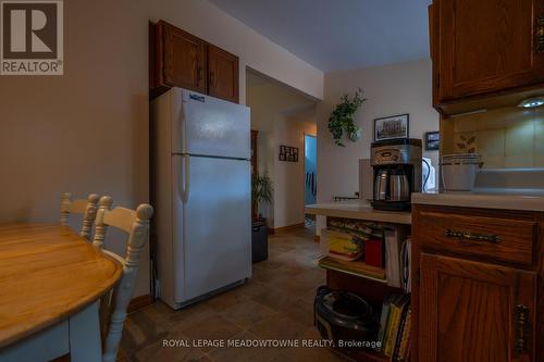 131 Meadowlark Drive, Hamilton, ON - Indoor Photo Showing Kitchen