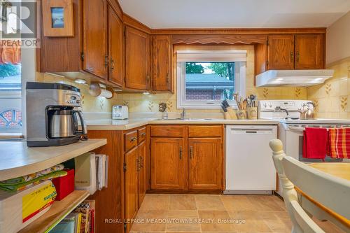 131 Meadowlark Drive, Hamilton, ON - Indoor Photo Showing Kitchen With Double Sink