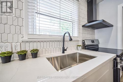 31 Warren Road, St. Catharines, ON - Indoor Photo Showing Kitchen