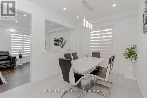 328 Bedrock Drive, Hamilton, ON - Indoor Photo Showing Dining Room