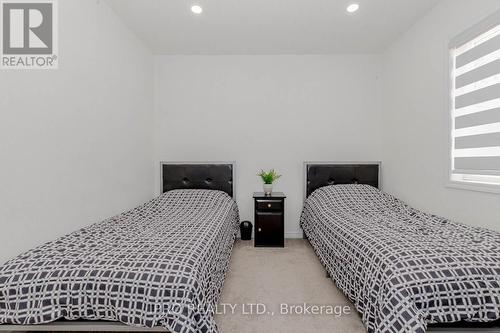 328 Bedrock Drive, Hamilton, ON - Indoor Photo Showing Bedroom