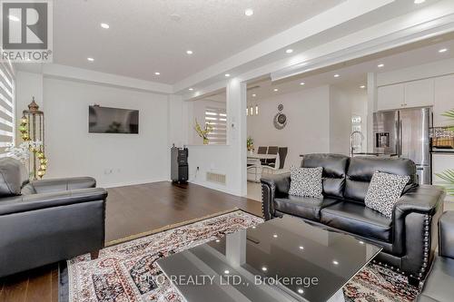 328 Bedrock Drive, Hamilton (Stoney Creek Mountain), ON - Indoor Photo Showing Living Room