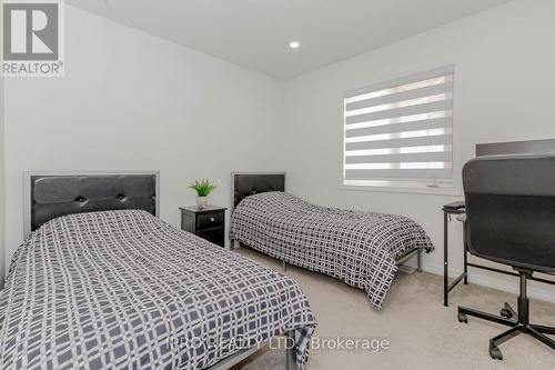 328 Bedrock Drive, Hamilton (Stoney Creek Mountain), ON - Indoor Photo Showing Bedroom