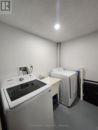 407 Griffith Street, London, ON - Indoor Photo Showing Laundry Room