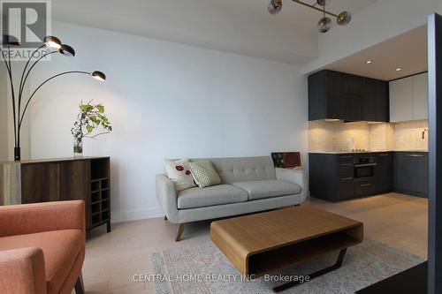 5503 - 8 The Esplanade Street, Toronto, ON - Indoor Photo Showing Living Room