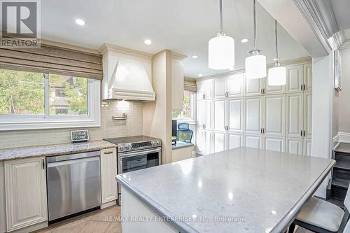 44 - 1060 Walden Circle, Mississauga, ON - Indoor Photo Showing Kitchen With Upgraded Kitchen