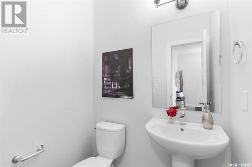 555 Myles Heidt Manor, Saskatoon, SK - Indoor Photo Showing Bathroom