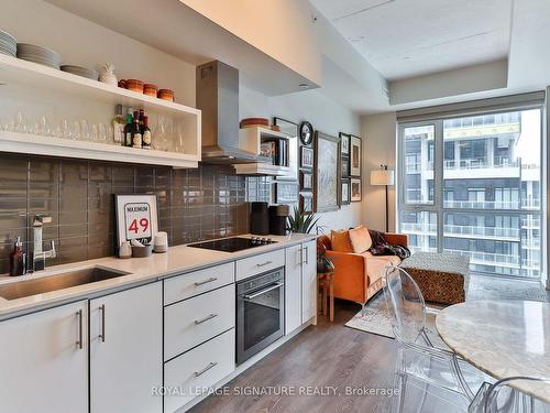 704-75 The Donway  W, Toronto, ON - Indoor Photo Showing Kitchen