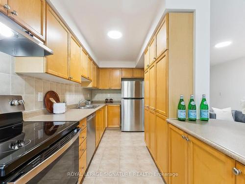 15-3950 Erin Centre Blvd, Mississauga, ON - Indoor Photo Showing Kitchen