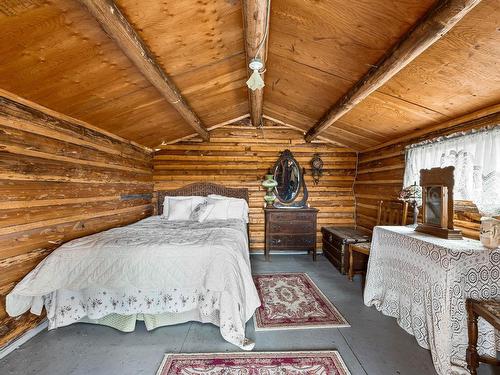 1-5972 Beech Road, Merritt, BC - Indoor Photo Showing Bedroom