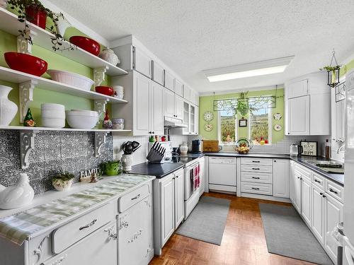 1-5972 Beech Road, Merritt, BC - Indoor Photo Showing Kitchen