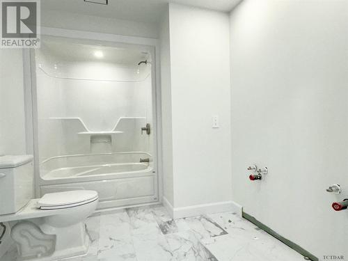 20 Golf St, Kapuskasing, ON - Indoor Photo Showing Bathroom