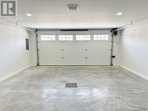 20 Golf St, Kapuskasing, ON - Indoor Photo Showing Garage