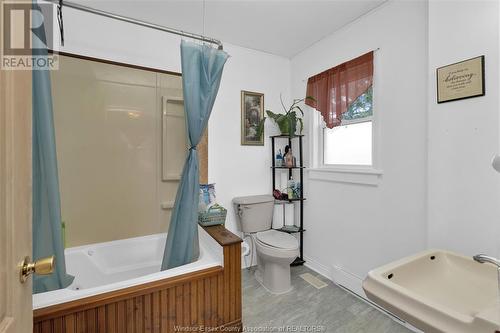 732 Vanier Street, Windsor, ON - Indoor Photo Showing Bathroom