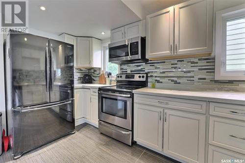 4036 4Th Avenue, Regina, SK - Indoor Photo Showing Kitchen