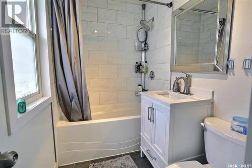 4036 4Th Avenue, Regina, SK - Indoor Photo Showing Bathroom
