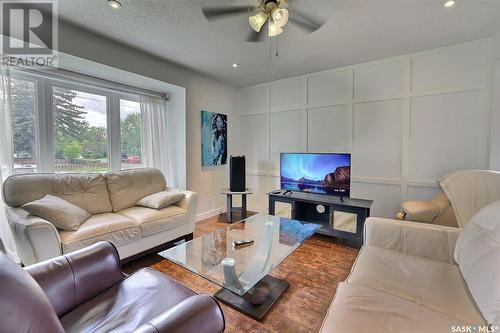 4036 4Th Avenue, Regina, SK - Indoor Photo Showing Living Room