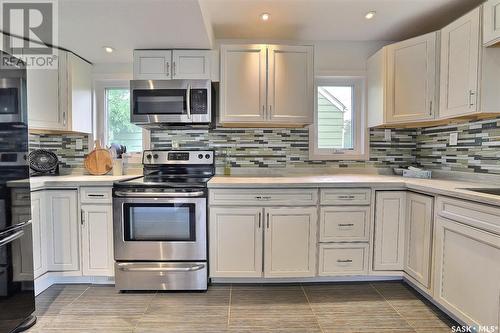 4036 4Th Avenue, Regina, SK - Indoor Photo Showing Kitchen With Upgraded Kitchen