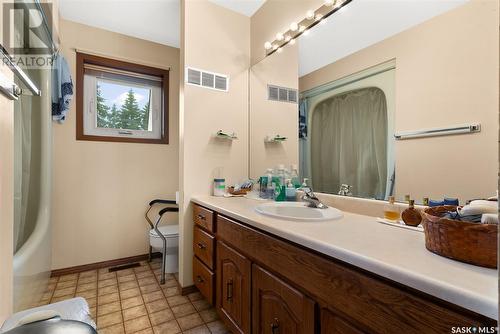 512 Dominion Street, Kelliher, SK - Indoor Photo Showing Bathroom