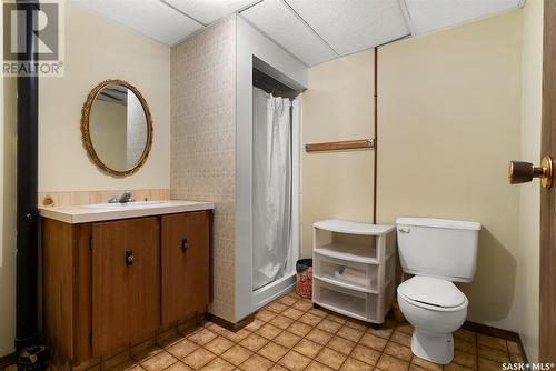 512 Dominion Street, Kelliher, SK - Indoor Photo Showing Bathroom