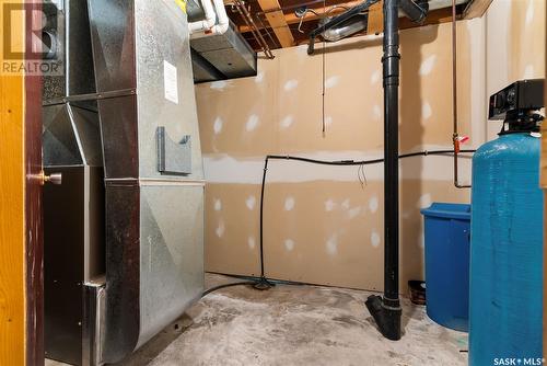 512 Dominion Street, Kelliher, SK - Indoor Photo Showing Basement