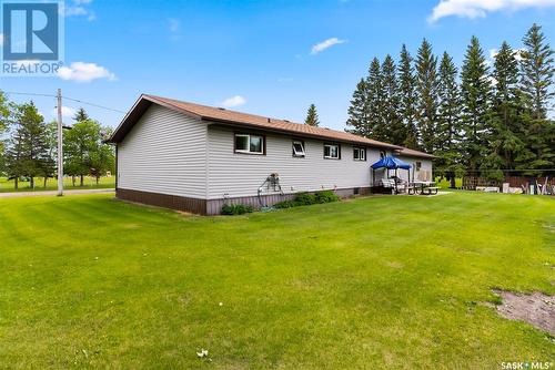 512 Dominion Street, Kelliher, SK - Outdoor