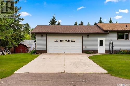 512 Dominion Street, Kelliher, SK - Outdoor