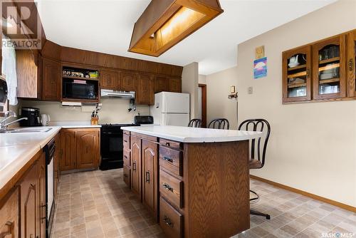 512 Dominion Street, Kelliher, SK - Indoor Photo Showing Kitchen With Double Sink