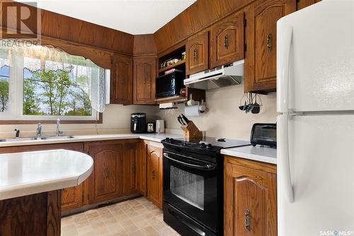 512 Dominion Street, Kelliher, SK - Indoor Photo Showing Kitchen With Double Sink