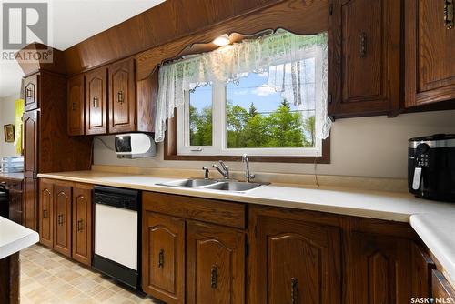 512 Dominion Street, Kelliher, SK - Indoor Photo Showing Kitchen With Double Sink