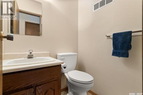 512 Dominion Street, Kelliher, SK - Indoor Photo Showing Bathroom