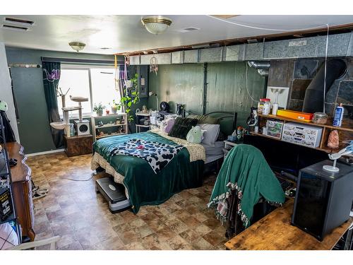 1621 Evans Rd, Creston, BC - Indoor Photo Showing Bedroom