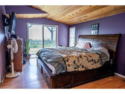 1621 Evans Rd, Creston, BC - Indoor Photo Showing Bedroom