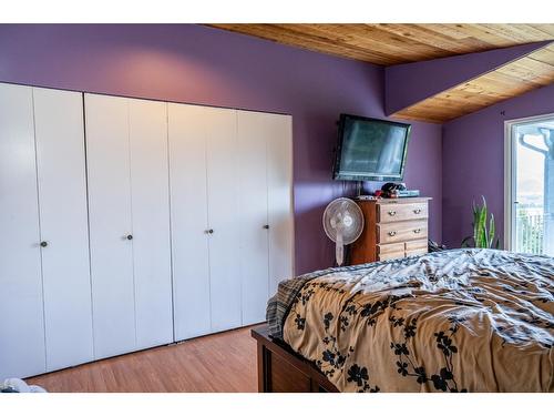 1621 Evans Rd, Creston, BC - Indoor Photo Showing Bedroom