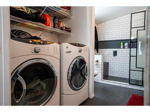 1621 Evans Rd, Creston, BC - Indoor Photo Showing Laundry Room